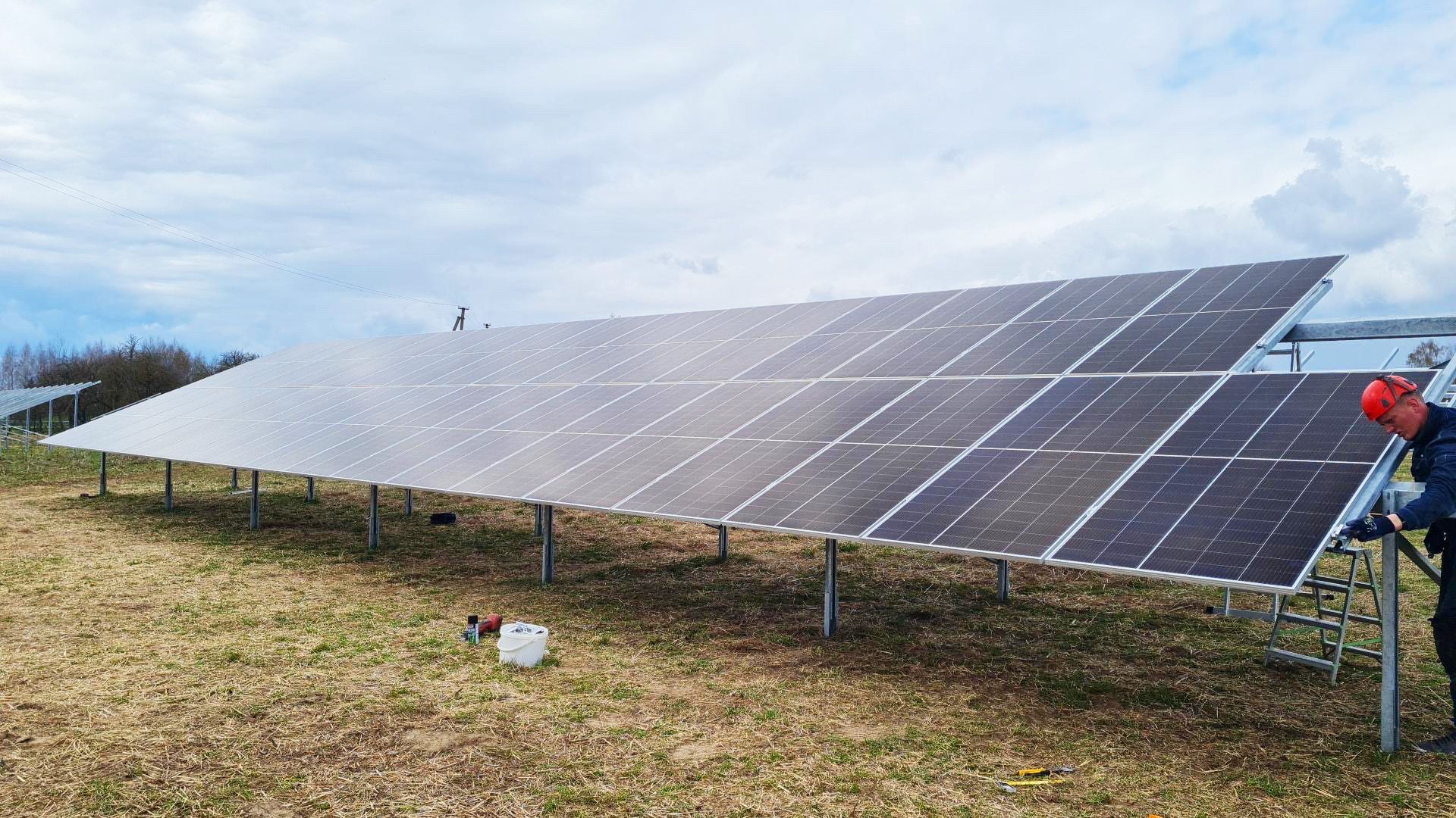Saulės parko Vievyje statybos įsibėgėja: klientai saulės energiją pradės naudoti dar šią vasarą